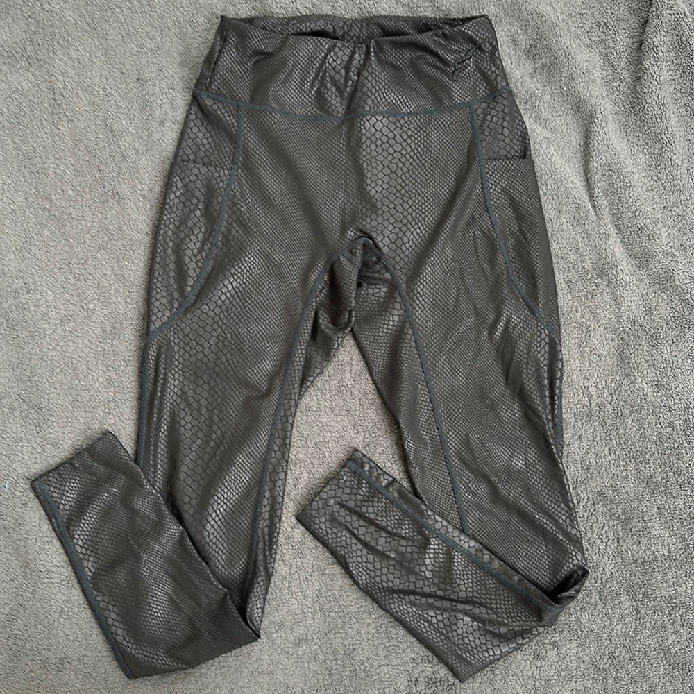 Flag Nor Fail black snake print pocket leggings